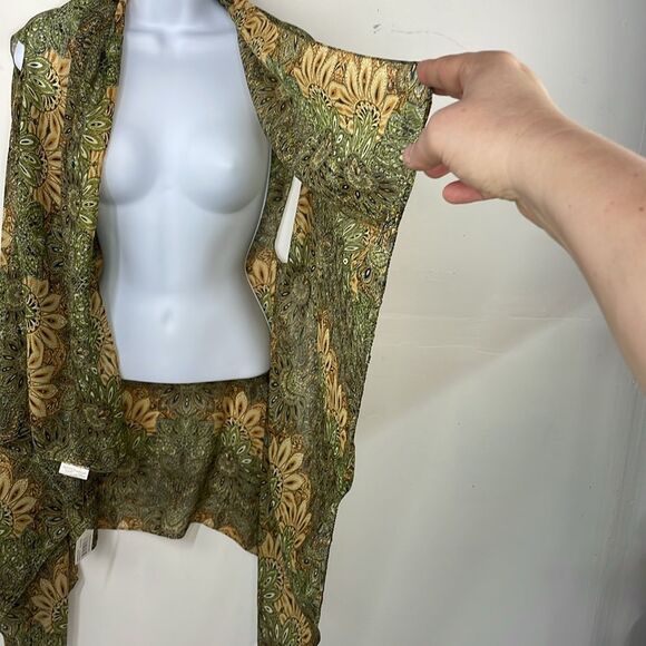 Accents by Lavello Convertible chiffon light weight Green and Tan Patterned Vest - Picture 7 of 15
